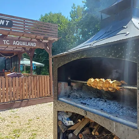 Autocamp Aqualand مكان تخييم