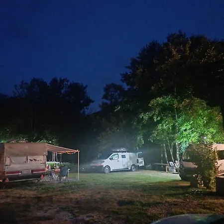 مكان تخييم Autocamp Aqualand *